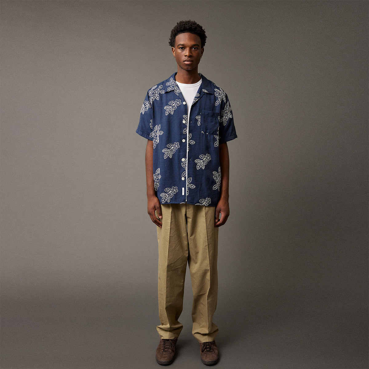 Leo Floral Embroidered Vacation Shirt - Navy