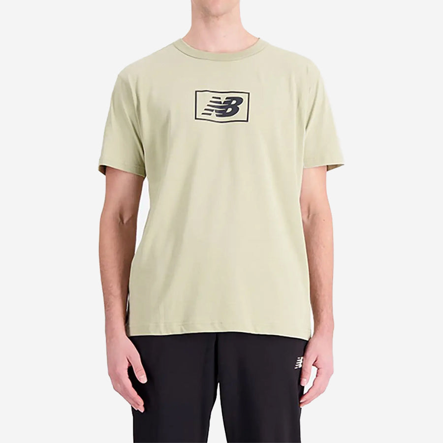 New Balance - NB Logo Muddy – - Essentials George T-Shirt Fatigue Green