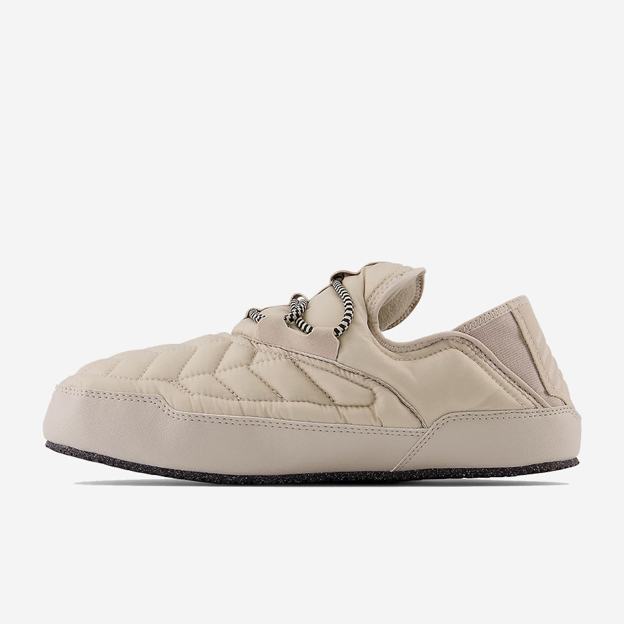Caravan Moc Slippers - Moonbeam/Black (V2)