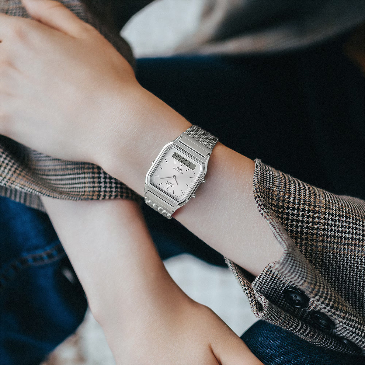 AQ-230EM-7A CASIO Vintage Watch - Stainless Mesh