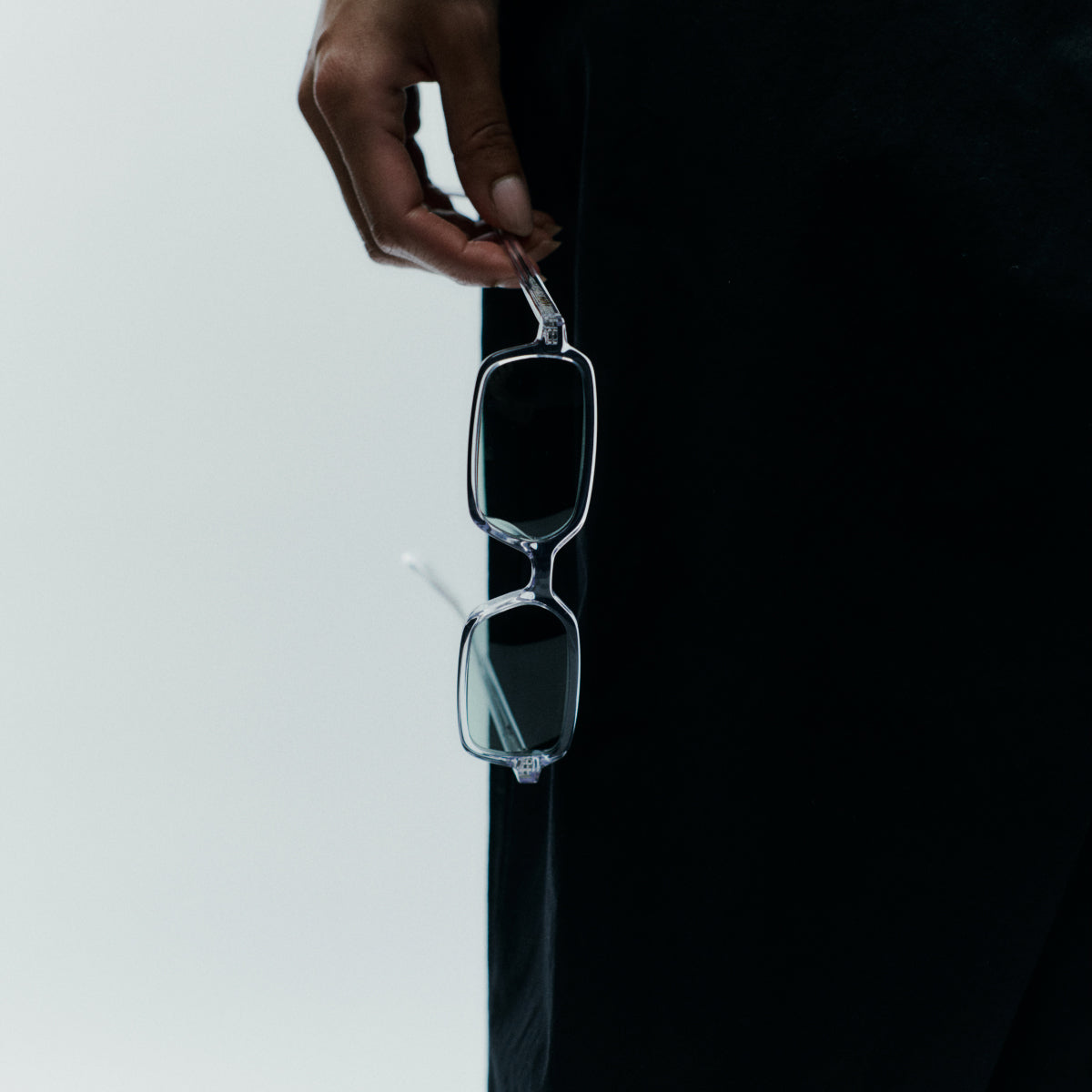 MILO Rectangle Sunglasses - Black/Gradient Blue