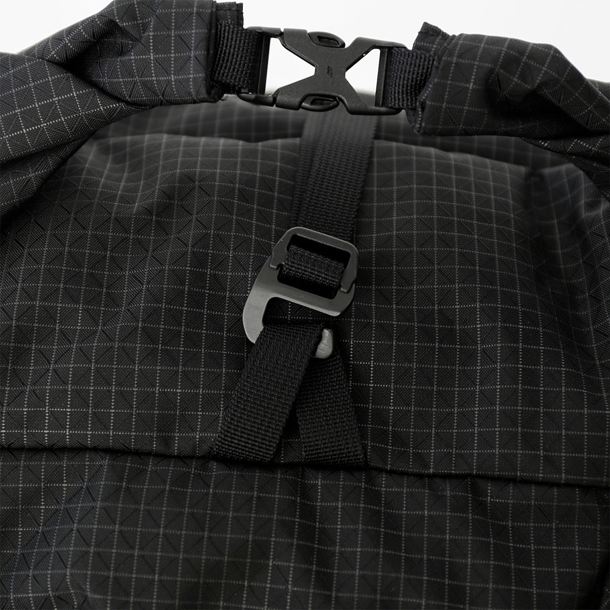 Rolltop Gird Cross Bag - Black