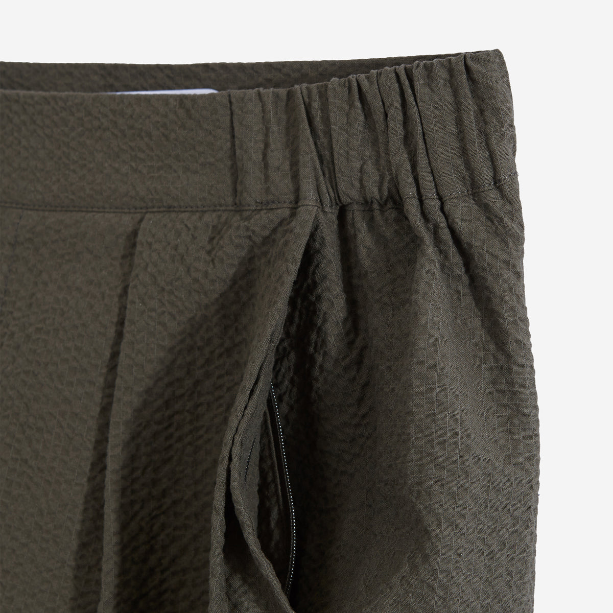 Tailor Bermuda Seersucker Shorts - Olive